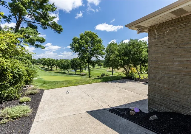 Photo 4 of Single family home for sale at 1663 Hastings Ml Rd, Upper St Clair, PA 15241 | MLS# 1768073 | Listing updated on 2026-09-07