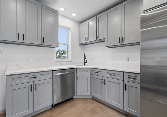 Photo 3 of Single family home for sale at 943 Hilltop St, Munhall, PA 15120 | MLS# 1768010 | Listing updated on 2026-09-10