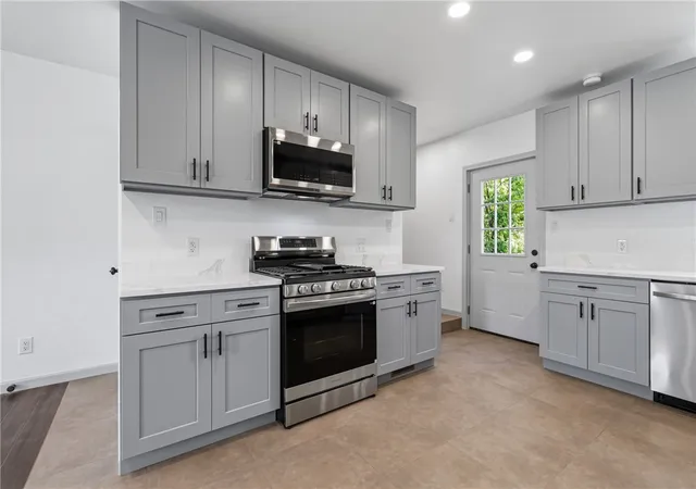 Photo 3 of Single family home for sale at 943 Hilltop St, Munhall, PA 15120 | MLS# 1768010 | Listing updated on 2026-09-10