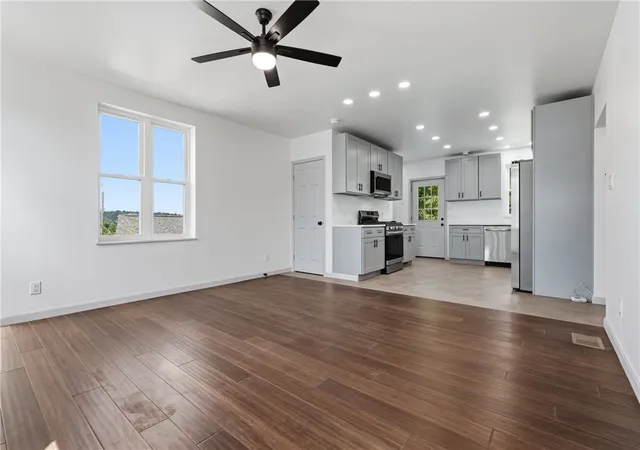 Photo 4 of Single family home for sale at 943 Hilltop St, Munhall, PA 15120 | MLS# 1768010 | Listing updated on 2026-09-10