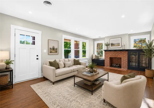 Photo 3 of Single family home for sale at 611 W Ingomar Rd, Mc Candless, PA 15237 | MLS# 1768098 | Listing updated on 2026-09-24