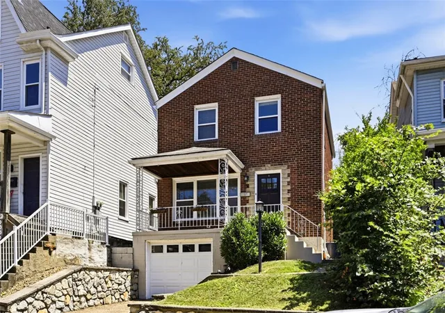 Photo 2 of Single family home for sale at 131 Olympia St, Mt Washington, PA 15211 | MLS# 1768148 | Listing updated on 2026-09-09