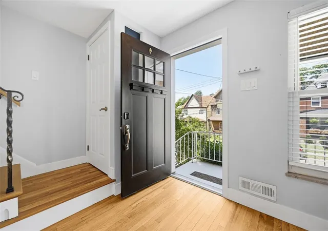 Photo 4 of Single family home for sale at 131 Olympia St, Mt Washington, PA 15211 | MLS# 1768148 | Listing updated on 2026-10-02