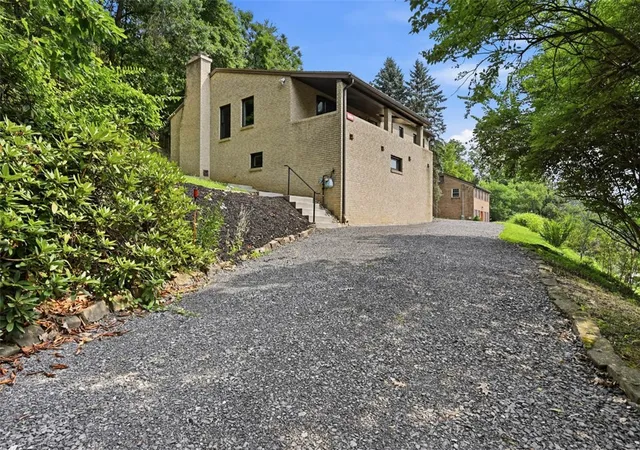 Photo 2 of Single family home for sale at 678 Smith Ln, Thornburg, PA 15205 | MLS# 1768198 | Listing updated on 2026-09-13