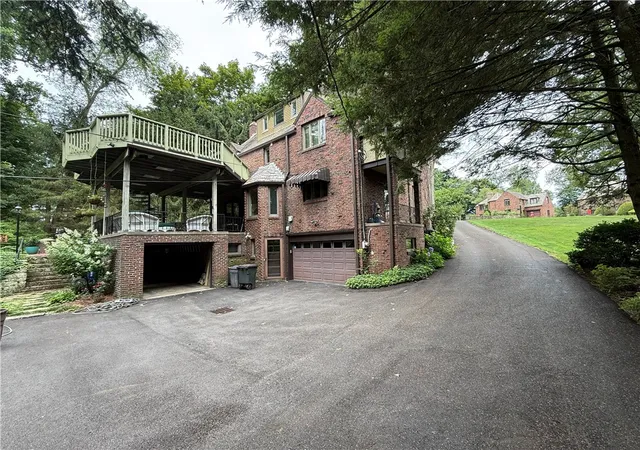 Photo 3 of Single family home for sale at 1080 Woodberry Rd, New Kensington, PA 15068 | MLS# 1768304 | Listing updated on 2026-09-02