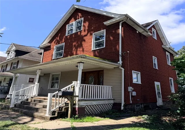 Photo 2 of Single family home for sale at 925 Morton St, New Castle, PA 16101 | MLS# 1768317 | Listing updated on 2026-09-10