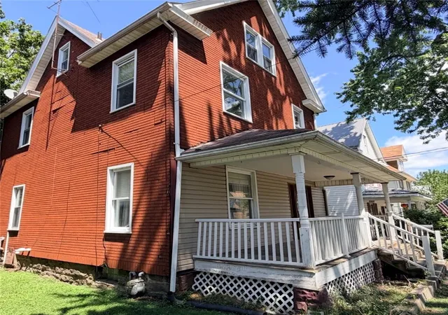 Photo 2 of Single family home for sale at 925 Morton St, New Castle, PA 16101 | MLS# 1768317 | Listing updated on 2026-09-10