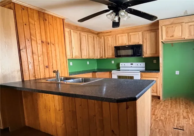 Photo 4 of Single family home for sale at 925 Morton St, New Castle, PA 16101 | MLS# 1768317 | Listing updated on 2026-09-10