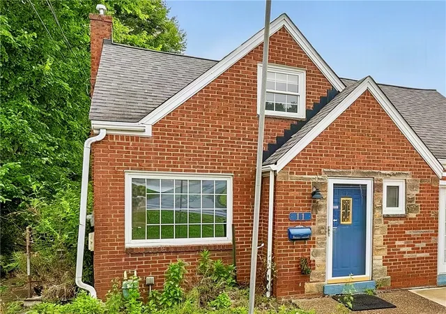 Photo 2 of Single family home for sale at 11 Green Oak, Scott Twp, PA 15220 | MLS# 1768195 | Listing updated on 2026-09-06