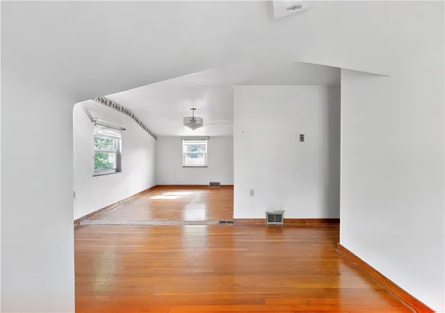 Photo 3 of Single family home for sale at 11 Green Oak, Scott Twp, PA 15220 | MLS# 1768195 | Listing updated on 2026-09-06