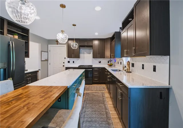 Photo 4 of Single family home for sale at 9986 Mcclellan St, North Huntingdon, PA 15642 | MLS# 1768062 | Listing updated on 2026-10-04