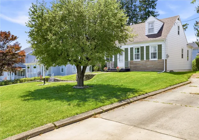 Photo 3 of Single family home for sale at 93 Violet St, Westmont Hilltop School District, PA 15905 | MLS# 1768013 | Listing updated on 2026-09-23