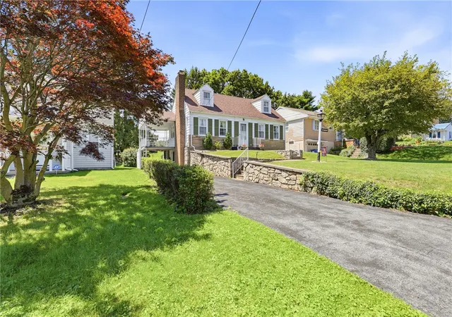 Photo 4 of Single family home for sale at 93 Violet St, Westmont Hilltop School District, PA 15905 | MLS# 1768013 | Listing updated on 2026-09-23