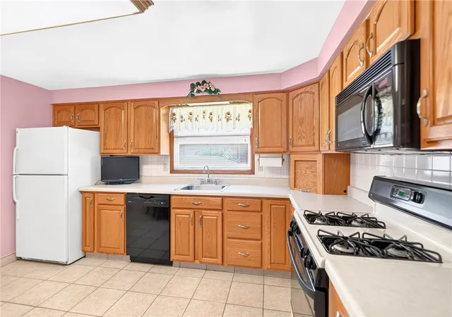 Photo 4 of Single family home for sale at 700 Stokes Dr, Forward Twp, PA 15037 | MLS# 1768415 | Listing updated on 2026-09-14