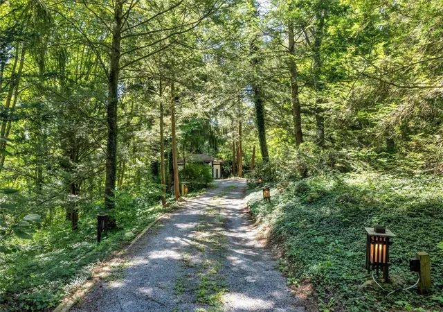 Photo 2 of Single family home for sale at 213 Brooks Dr, Chippewa Twp, PA 15010 | MLS# 1768204 | Listing updated on 2026-09-03
