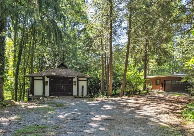 Photo 3 of Single family home for sale at 213 Brooks Dr, Chippewa Twp, PA 15010 | MLS# 1768204 | Listing updated on 2026-09-03