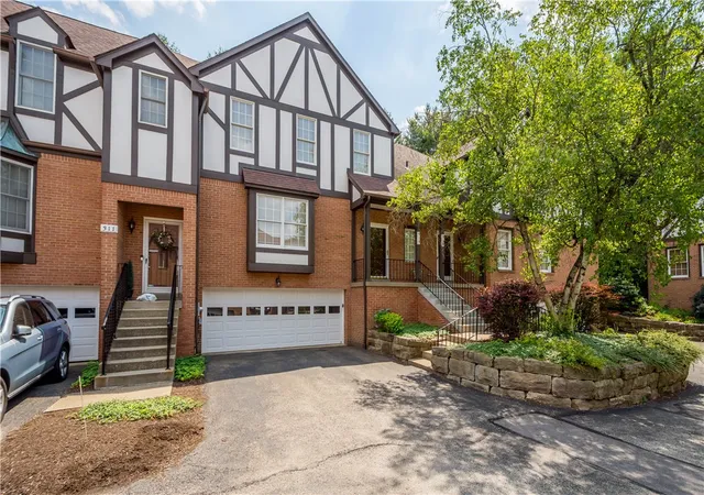 Photo 2 of Townhouse for sale at 313 Kingsberry, Mt Lebanon, PA 15234 | MLS# 1768290 | Listing updated on 2026-10-04