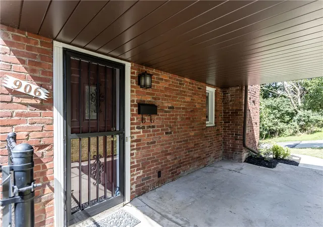 Photo 2 of Single family home for sale at 906 Lebanon Ave, Castle Shannon, PA 15234 | MLS# 1768405 | Listing updated on 2026-09-29