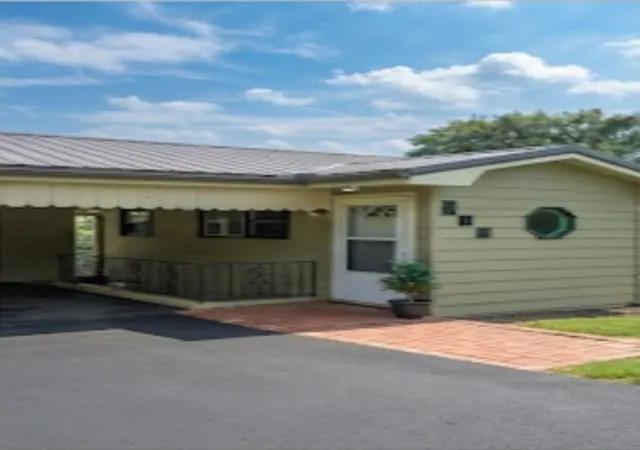 Photo 2 of Single family home for sale at 901 Skyline Dr, Ellwood City, PA 16117 | MLS# 1768393 | Listing updated on 2026-09-02