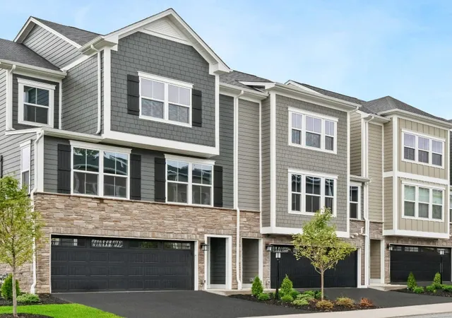Photo 1 of Sale Pending at 176 Breckenridge Ct, Cranberry Twp, PA 16066 | MLS# 1768501 | Listing updated on 2026-09-05