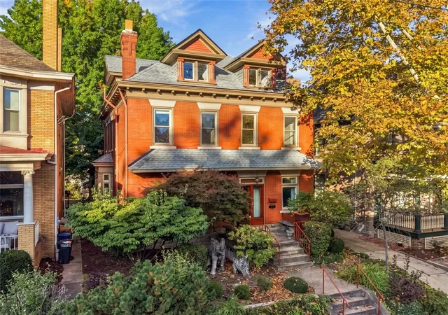 Photo 3 of Single family home for sale at 1524 Murray Ave, Squirrel Hill, PA 15217 | MLS# 1768520 | Listing updated on 2026-10-19