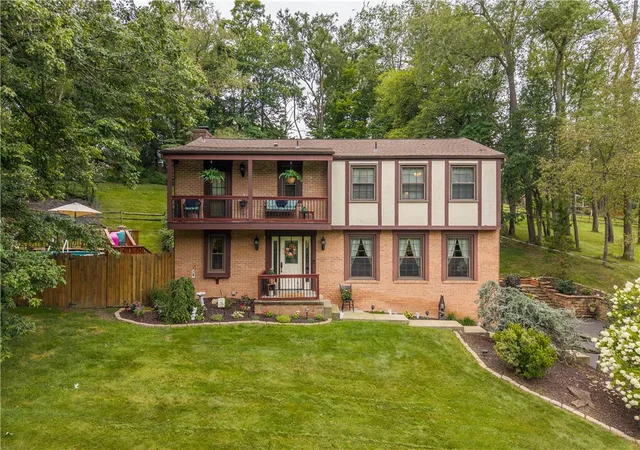 Photo 1 of Single family home for sale at 142 Longvue Dr, Peters Twp, PA 15317 | MLS# 1768592 | Listing updated on 2026-10-07