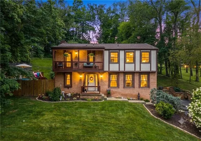 Photo 2 of Single family home for sale at 142 Longvue Dr, Peters Twp, PA 15317 | MLS# 1768592 | Listing updated on 2026-10-07