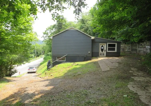 Photo 3 of Sale Pending at 6740 Smithfield St, Elizabeth Twp/boro, PA 15135 | MLS# 1768582 | Listing updated on 2026-09-29