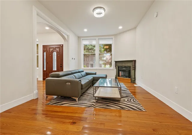 Photo 4 of Single family home for sale at 5236 Westminster Pl, Shadyside, PA 15232 | MLS# 1768629 | Listing updated on 2026-09-10