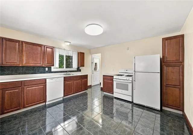 Photo 4 of Single family home for sale at 3 Hill St, Bridgeville, PA 15017 | MLS# 1768467 | Listing updated on 2026-10-06