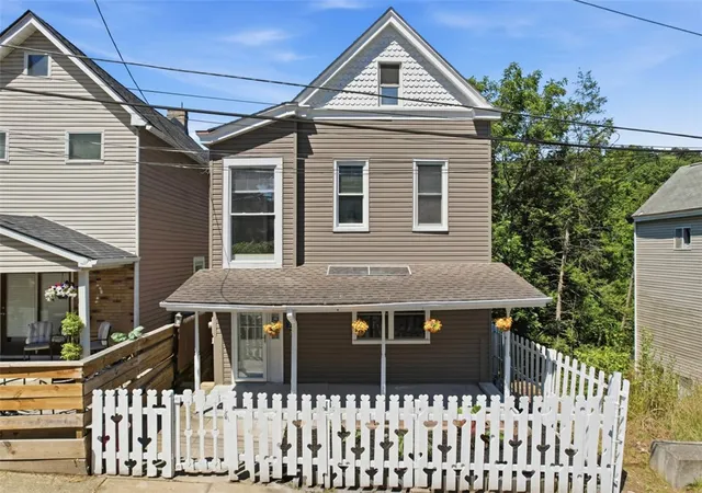 Photo 1 of Single family home for sale at 209 Marie Ave, Avalon, PA 15202 | MLS# 1768384 | Listing updated on 2026-09-22