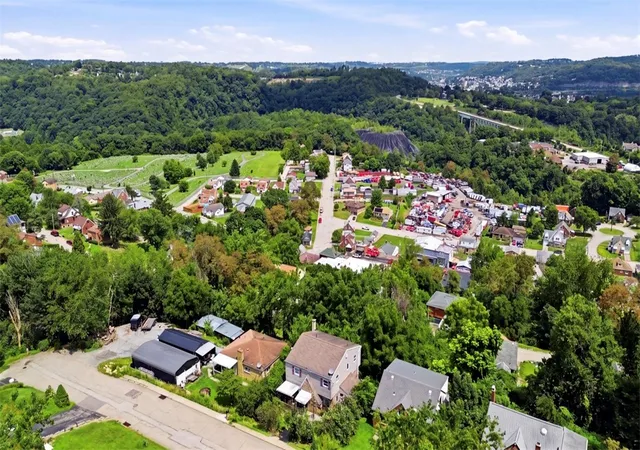 Photo 4 of Single family home for sale at 1109 Gary Ave, Clairton, PA 15025 | MLS# 1766213 | Listing updated on 2026-09-04