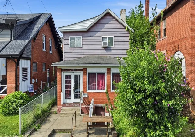 Photo 1 of Single family home for sale at 425 N 4th Street, Clairton, PA 15025 | MLS# 1766212 | Listing updated on 2026-09-04