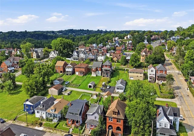 Photo 4 of Single family home for sale at 425 N 4th Street, Clairton, PA 15025 | MLS# 1766212 | Listing updated on 2026-09-04