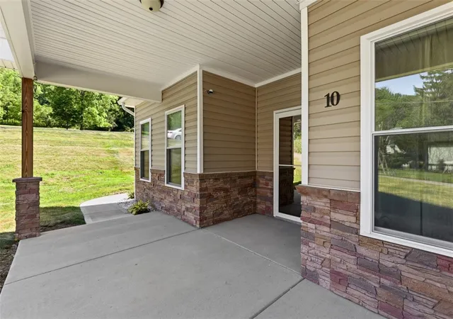 Photo 3 of Single family home for sale at 10 Walker St, Collier Twp, PA 15071 | MLS# 1768608 | Listing updated on 2026-09-09