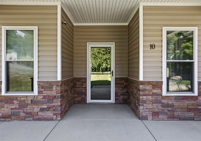 Photo 3 of Single family home for sale at 10 Walker St, Collier Twp, PA 15071 | MLS# 1768608 | Listing updated on 2026-09-29