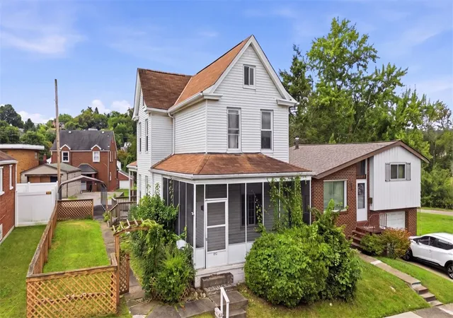 Photo 2 of Single family home for sale at 912 Waddell Ave, Clairton, PA 15025 | MLS# 1766208 | Listing updated on 2026-09-19