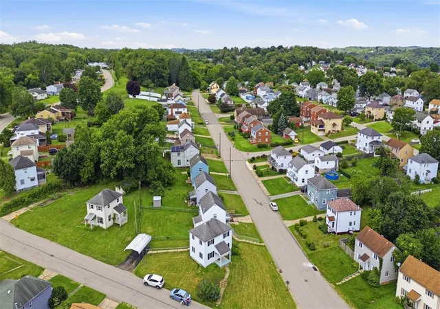Photo 3 of Single family home for sale at 544 Thompson Ave, Clairton, PA 15025 | MLS# 1766205 | Listing updated on 2026-09-19