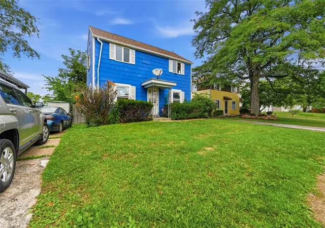 Photo 2 of Single family home for sale at 117 Constitution Cir, Clairton, PA 15025 | MLS# 1766174 | Listing updated on 2026-09-04