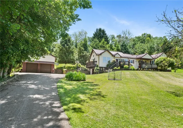 Photo 3 of Single family home for sale at 3672 Saxonburg Blvd, Indiana Twp, PA 15238 | MLS# 1768561 | Listing updated on 2026-09-06