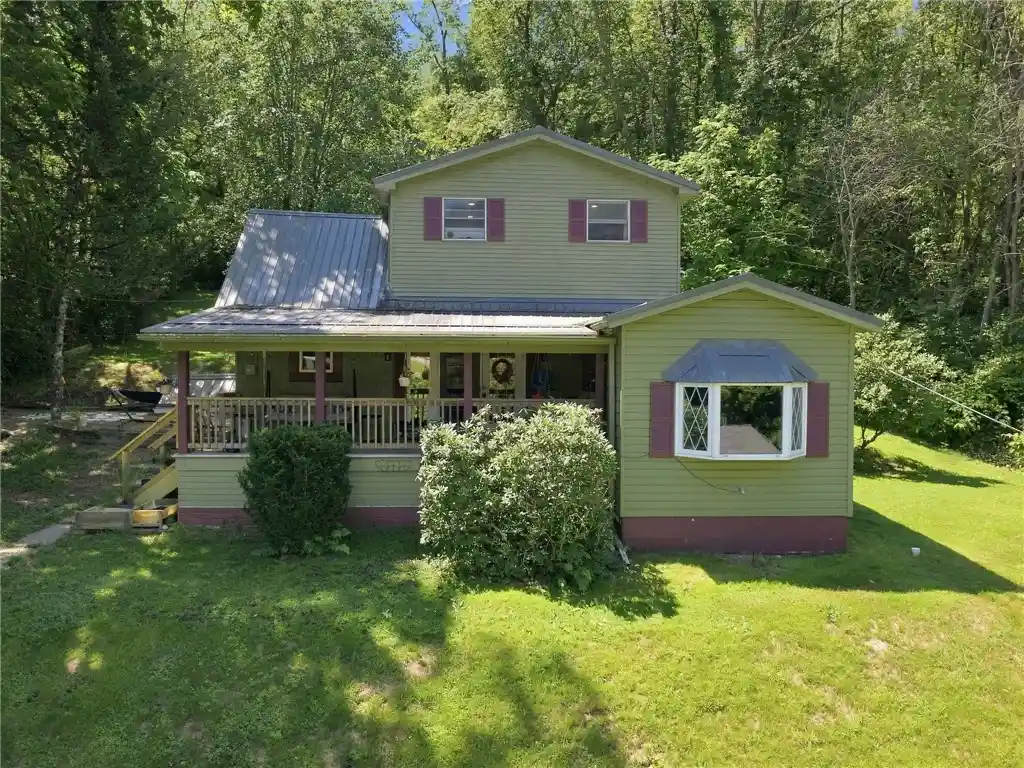 Single family home for sale at 904 Old State Rd, Kiskiminetas Twp, PA 15613 | MLS# 1768610