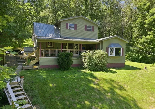 Photo 2 of Single family home for sale at 904 Old State Rd, Kiskiminetas Twp, PA 15613 | MLS# 1768610 | Listing updated on 2026-09-28