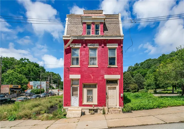 Photo 1 of Single family home for sale at 824 California Ave, Central North Side, PA 15212 | MLS# 1768769 | Listing updated on 2026-09-10