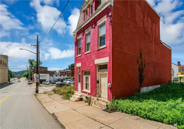 Photo 2 of Single family home for sale at 824 California Ave, Central North Side, PA 15212 | MLS# 1768769 | Listing updated on 2026-09-10