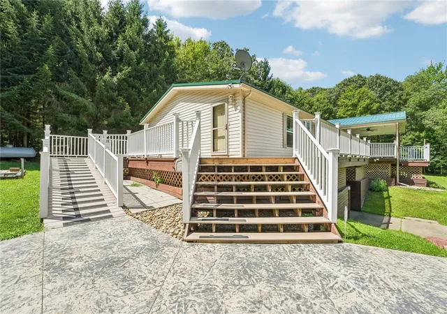 Photo 3 of Manufactured home for sale at 953 Gibson Hl Rd, Oil City, PA 16301 | MLS# 1768782 | Listing updated on 2026-09-14