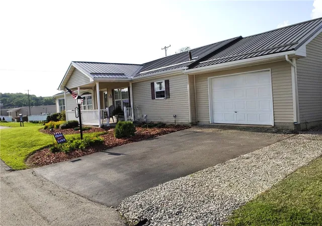 Photo 2 of Manufactured home for sale at 512 Chicory Ln, East Huntingdon, PA 15666 | MLS# 1767340 | Listing updated on 2026-09-12