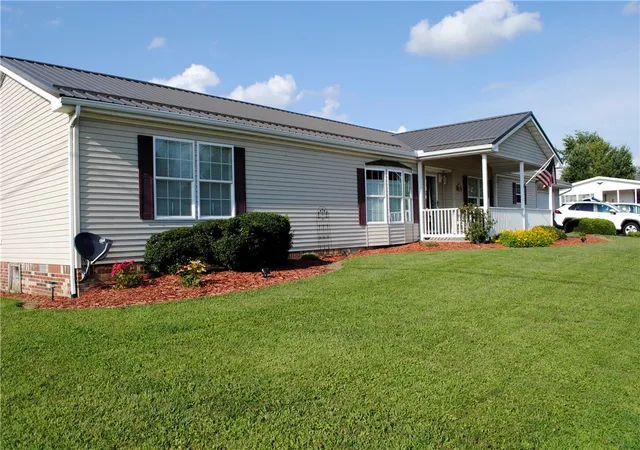 Photo 3 of Manufactured home for sale at 512 Chicory Ln, East Huntingdon, PA 15666 | MLS# 1767340 | Listing updated on 2026-09-12