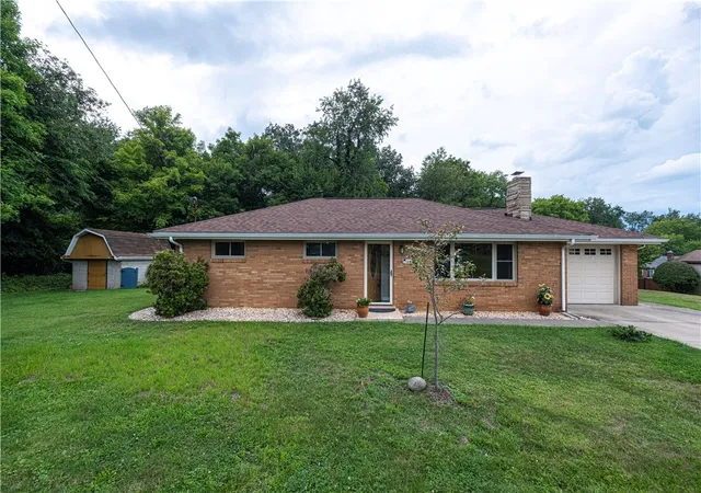 Photo 2 of Single family home for sale at 684 Crescent Blvd, Moon/crescent Twp, PA 15046 | MLS# 1768323 | Listing updated on 2026-10-13