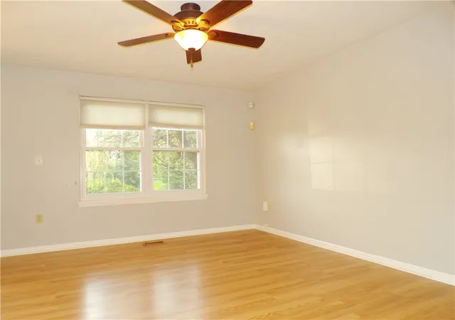 Photo 3 of Single family home for sale at 211 Hummingbird Hl, Cranberry Twp, PA 16066 | MLS# 1768783 | Listing updated on 2026-10-05