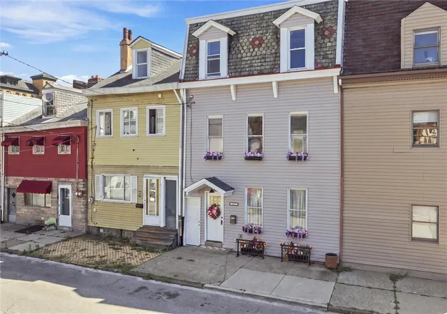 Photo 3 of Single family home for sale at 902 James St, East Allegheny, PA 15212 | MLS# 1768457 | Listing updated on 2026-10-19